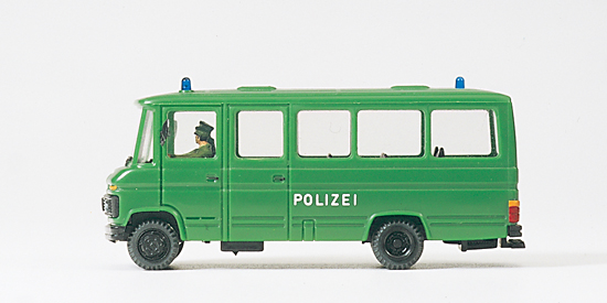 Mercedes-Benz L508 of German Police with 2 figures (ready-made model)<br /><a href='images/pictures/Preiser/37020.jpg' target='_blank'>Full size image</a>